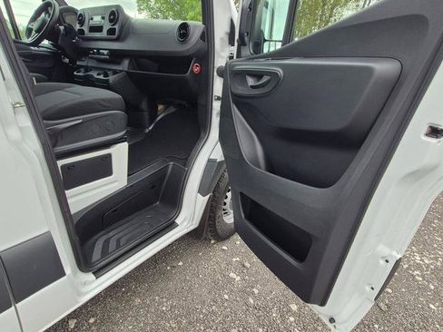 Used 2021 Mercedes-Benz Sprinter 2500 image 13