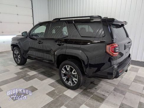 Used 2025 Toyota 4Runner TRD Sport AWD/4WD image 2