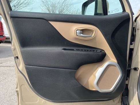 Used 2016 Jeep Renegade Latitude w/ Advanced Technology Group image 16