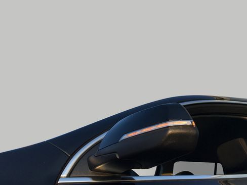 Used 2023 GMC Acadia SLE w/ Driver Convenience Package image 33