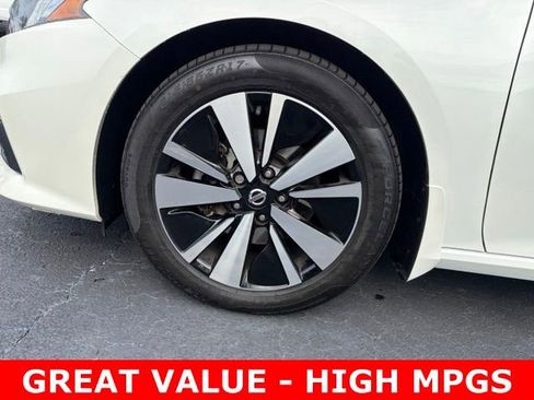 Used 2022 Nissan Altima 2.5 SV FWD image 9