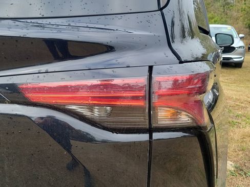 Used 2021 Toyota Sienna XLE w/ XLE Plus Package image 15