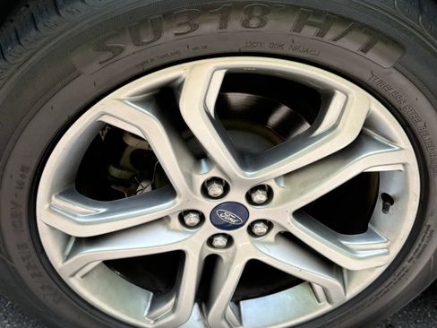 Used 2016 Ford Edge Titanium FWD image 23