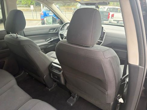 Used 2025 Nissan Pathfinder SV FWD image 19