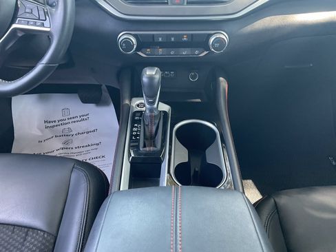 Used 2024 Nissan Altima 2.5 SR FWD image 12