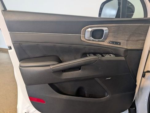 Used 2023 Kia Sorento SX Prestige image 11