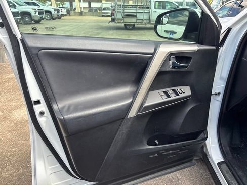 Used 2016 Toyota RAV4 XLE FWD image 9