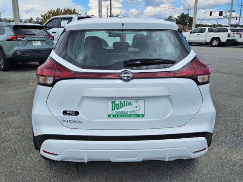 New 2025 Nissan Kicks Play S image 9