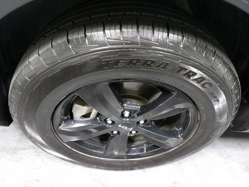 Used 2023 Kia Sorento LX FWD image 29