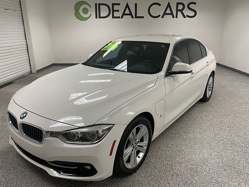 Used 2018 BMW 330e image 1