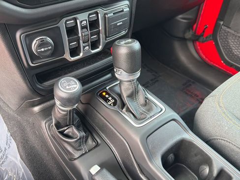 Used 2025 Jeep Wrangler Unlimited Sahara w/ Safety Group image 32