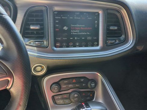 Used 2018 Dodge Challenger R/T image 19