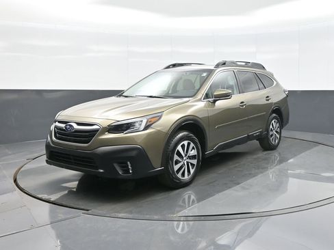 Used 2020 Subaru Outback Premium image 3