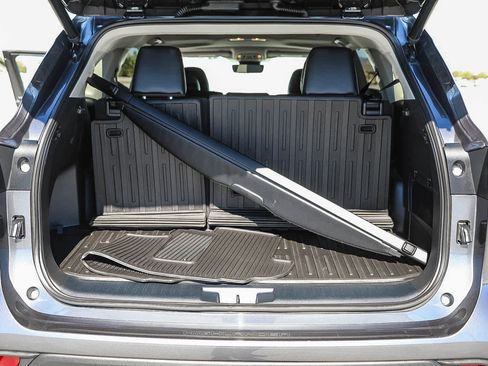 Used 2023 Toyota Highlander XLE image 26