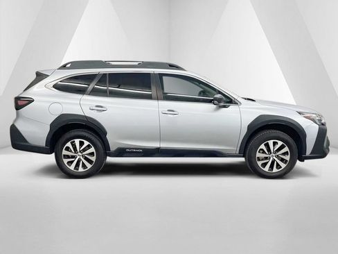 Used 2024 Subaru Outback AWD/4WD image 8