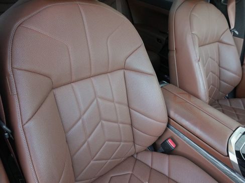 Certified 2023 BMW 760i xDrive w/ Executive Package image 14