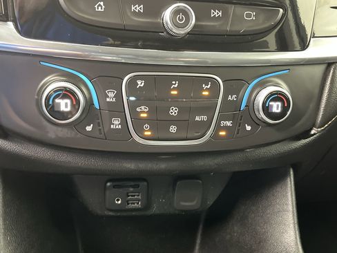 Certified 2020 Chevrolet Traverse LT w/ LT Premium Package AWD/4WD image 25