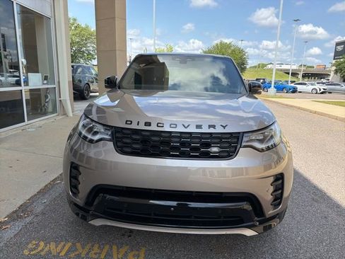 Used 2024 Land Rover Discovery Dynamic SE AWD/4WD image 2