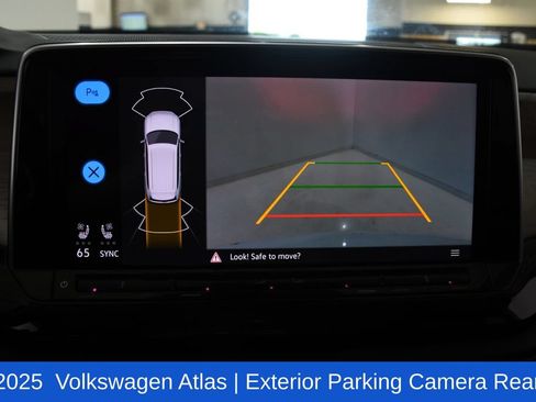 Used 2025 Volkswagen Atlas SE FWD image 18