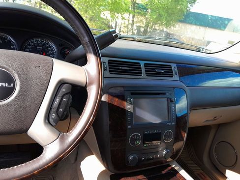 Used 2012 GMC Yukon Denali AWD/4WD image 18