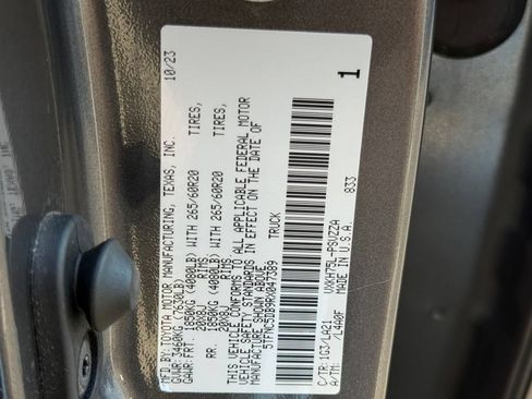 Used 2024 Toyota Tundra Platinum AWD/4WD image 27
