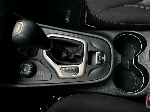 Used 2017 Jeep Cherokee Sport AWD/4WD image 15