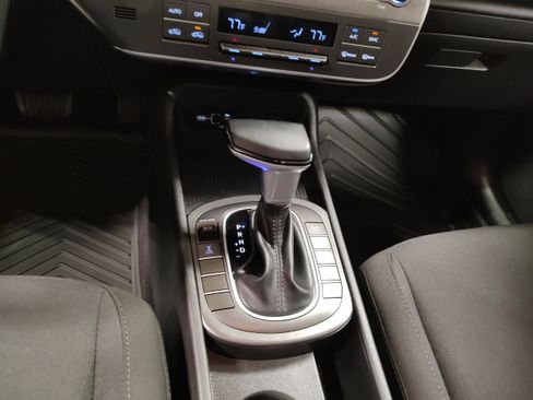 Used 2025 Hyundai Kona SEL image 8