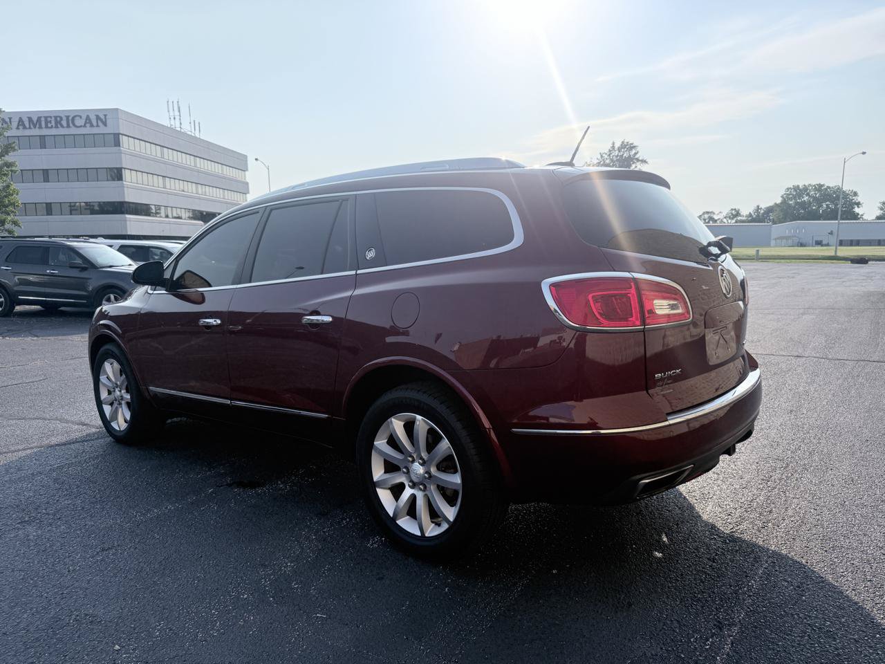 Used 2016 Buick Enclave Premium w/ Experience Buick Package FWD image 3