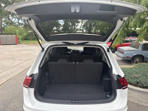 Used 2018 Volkswagen Tiguan S w/ 3rd Row Seat Package AWD/4WD image 16