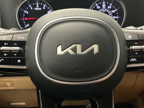 Used 2024 Kia Carnival LX FWD image 15