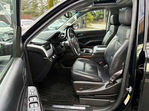 Used 2016 GMC Yukon XL SLT w/ Open Road Package AWD/4WD image 9