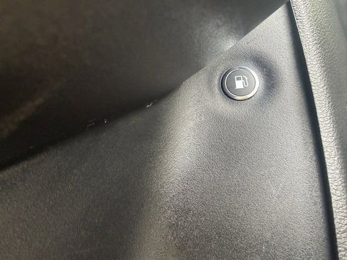 Used 2018 Jeep Cherokee Limited image 52