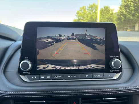 Used 2025 Nissan Rogue SV FWD image 25