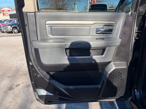 Used 2016 RAM 3500 Big Horn image 35