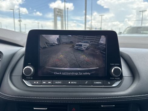Used 2023 Nissan Rogue SV FWD image 23