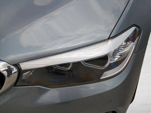 Used 2020 BMW 530i xDrive w/ Premium Package AWD/4WD image 9