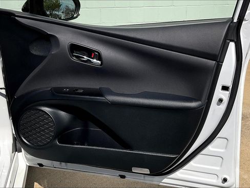 Used 2022 Toyota Prius AWD image 28