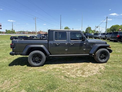 Used 2024 Jeep Gladiator Sport AWD/4WD image 14