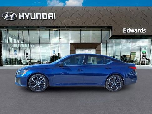 Used 2023 Nissan Altima 2.5 SR FWD image 3