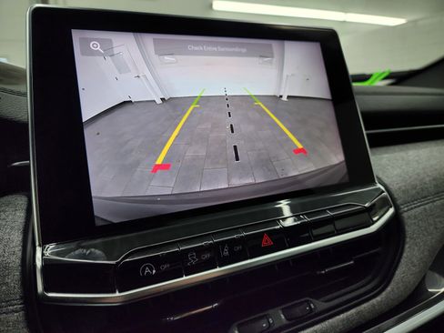 Used 2024 Jeep Compass Latitude image 15