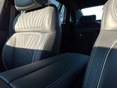 Certified 2025 Genesis G90 3.5T image 18