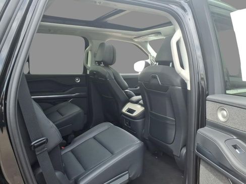 New 2026 Lincoln Navigator Reserve AWD/4WD image 11