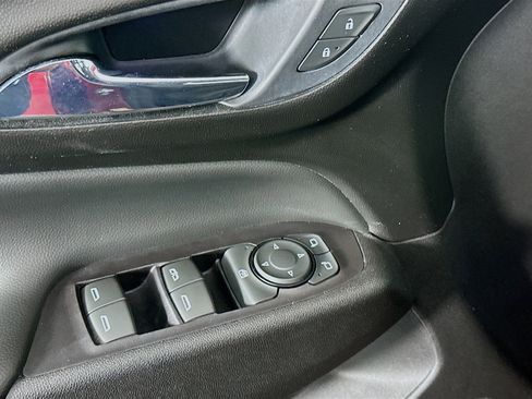 Used 2018 Chevrolet Equinox LT image 15