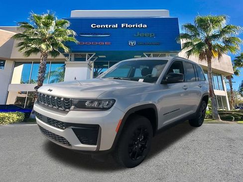 New 2026 Jeep Grand Cherokee Altitude image 8