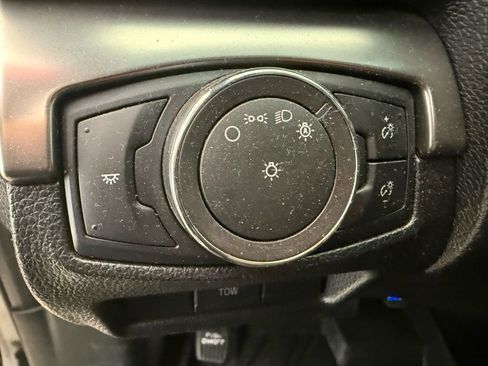 Used 2018 Ford Explorer XLT image 11