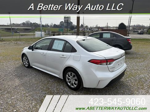 Used 2022 Toyota Corolla LE w/ Carpet Mat Package (TMS) FWD image 4