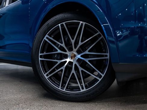 New 2025 Porsche Cayenne Coupe image 17