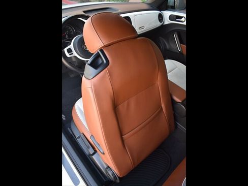 Used 2017 Volkswagen Beetle 1.8T S FWD image 28