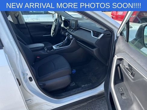 Used 2020 Toyota RAV4 LE w/ All Weather Liner Package AWD/4WD image 12