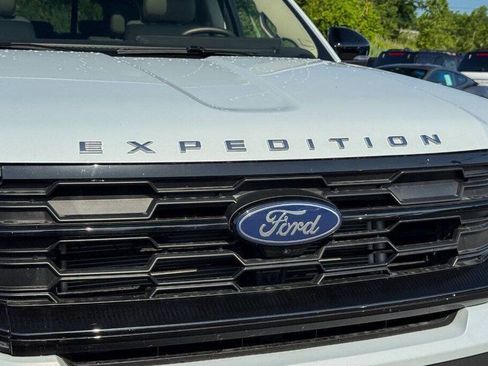 Used 2025 Ford Expedition Active AWD/4WD image 9